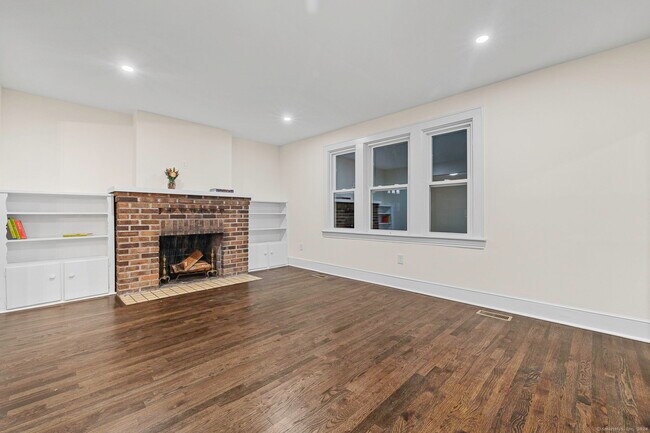 Photo - 46 Puritan Ln