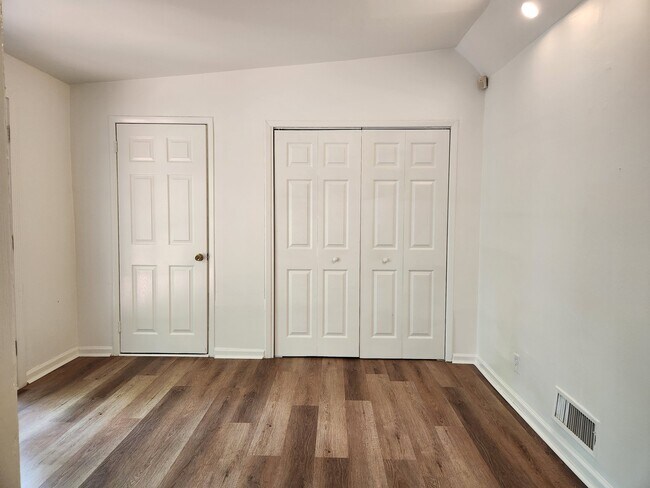 Photo - 1505 Eastland Rd SE