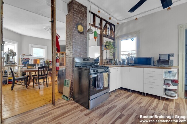 Building Photo - 5 Sachem St Unit 3 Rental