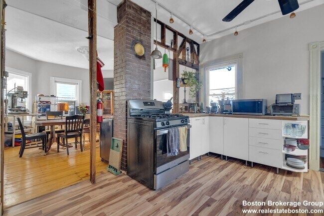Building Photo - 5 Sachem St Unit 3 Rental