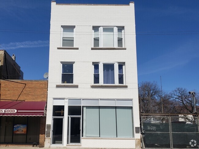Building Photo - 3442 W North Ave Unit 2 Rental