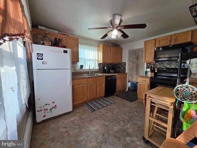 Photo - 14 Scarlet Ave