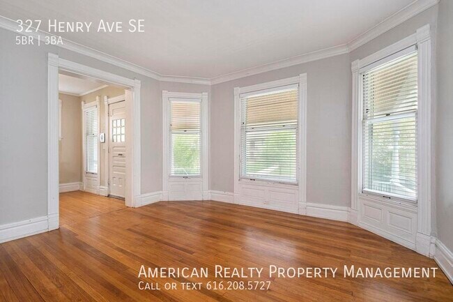 Photo - 327 Henry Ave SE
