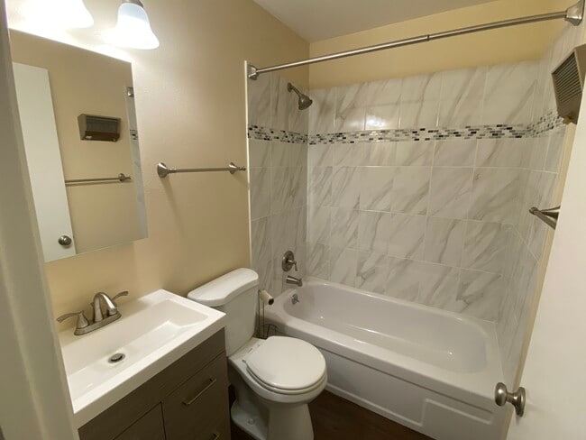 Photo - 200 SW Florence Ave Unit F1