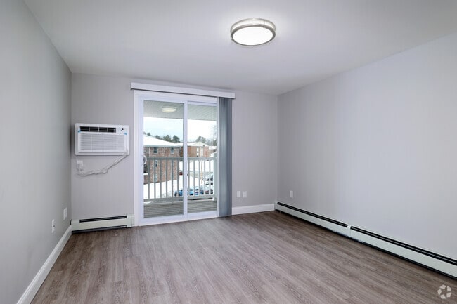 2BR, 1BA - 676SF - Living Room - Manchester Gardens