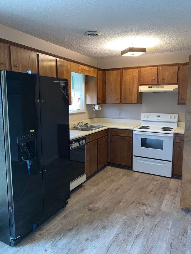 Photo - 159 Durkee Rd NE