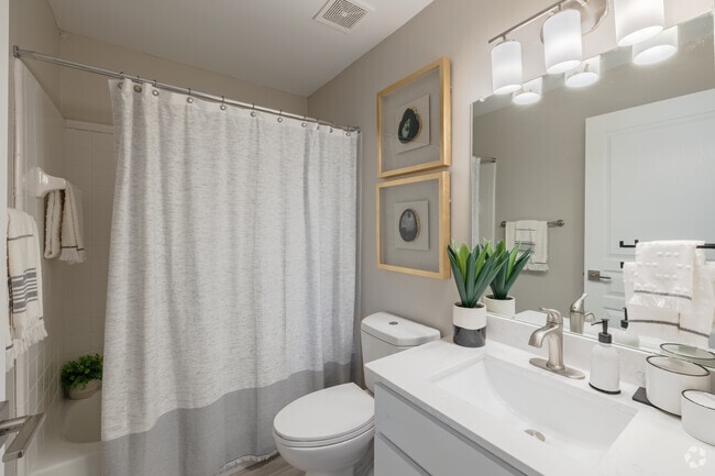 2BR, 2BA - 1,178SF - Carrington - Second Bathroom