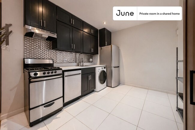 Room in Shared 6 bed/2 bath home in Central Harlem