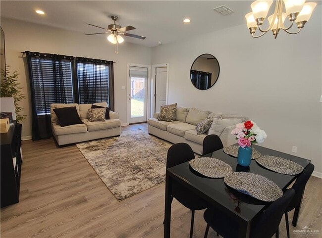 1405 E Sonador Dr S