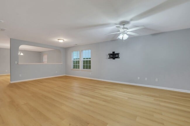 Photo - Beautiful Waterfront Property in Lake Shore