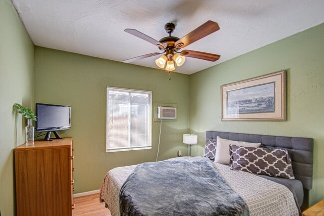 Photo - 322 N 12th St