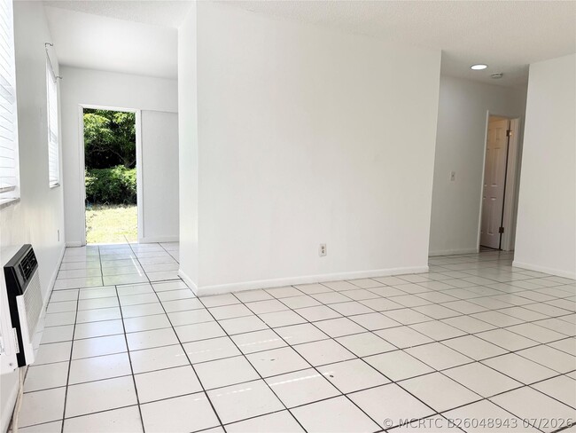 Photo - 147 W 17th St