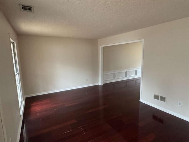 Photo - 875 Eagle Creek Dr NW