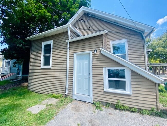 Photo - 1172 E Walnut St