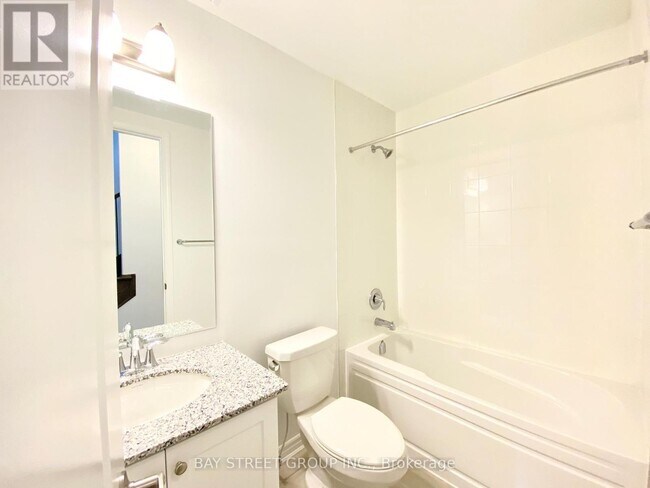 Photo - 1362 William Halton Pkwy W