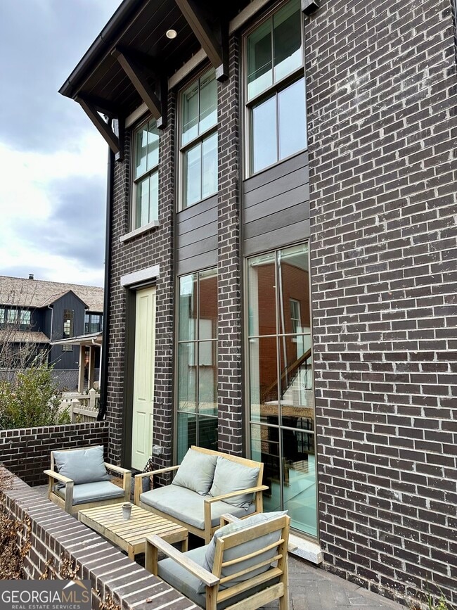 Photo - 210 Glasgow Ln