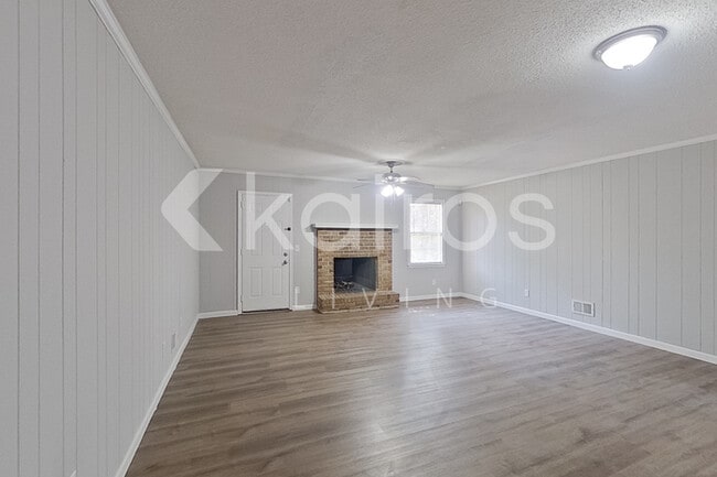 Photo - 340 Carterhill Dr