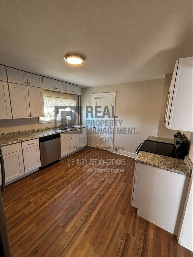 Photo - 1938 E 6th St