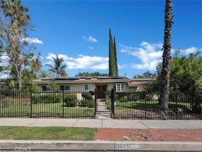 Photo - 10918 Reseda Blvd