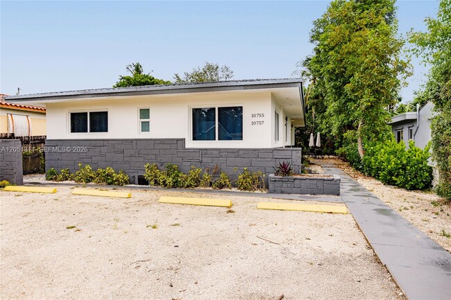 Building Photo - 10757 NE 2nd Ct Unit 0