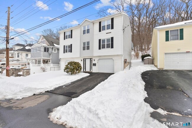 Building Photo - 35 Woodlawn Ave