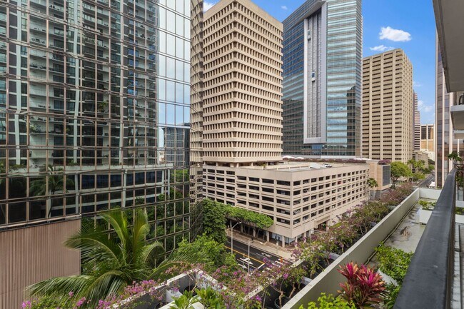 Photo - Downtown Honolulu Condo - AC . W/D . Full Kitchen
