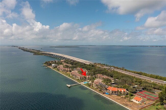 Photo - 7520 Sunshine Skyway Ln S Condominio Unidad T18 furnished