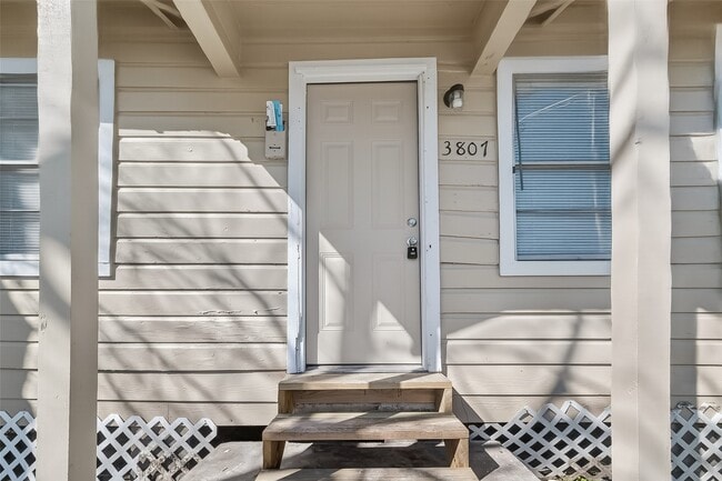 Photo - 3807 Love St