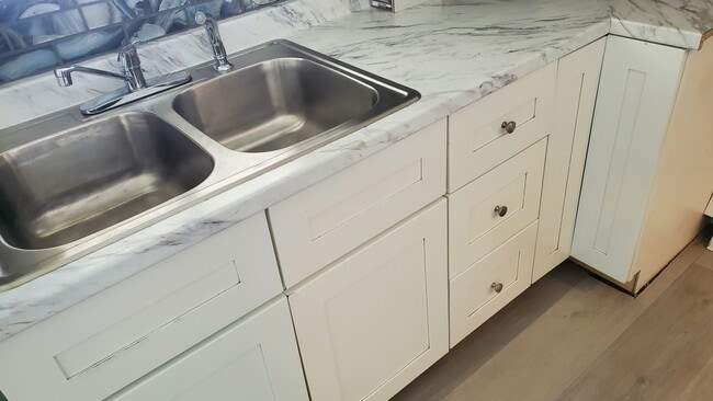 Photo - 805 Hemphill Rd