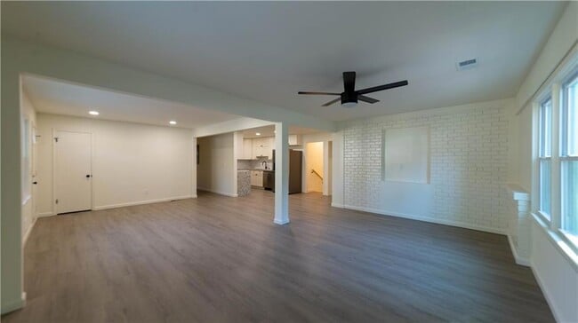 Photo - 145 Long Dr SW