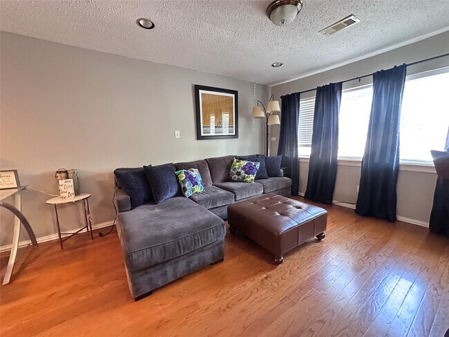 Photo - 5417 Ennis St Unidad 3
