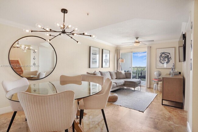 Building Photo - 280 SW 20th Rd Unit 907