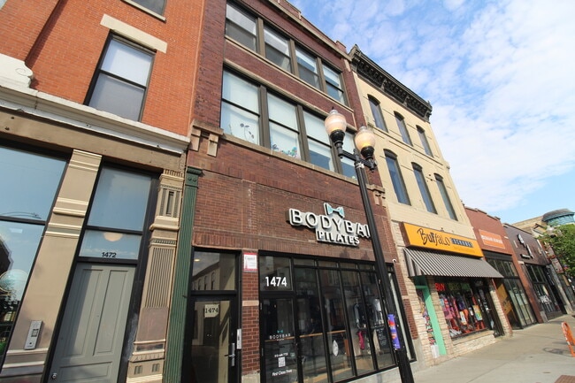 Building Photo - 1474 N Milwaukee Ave Unit 3F