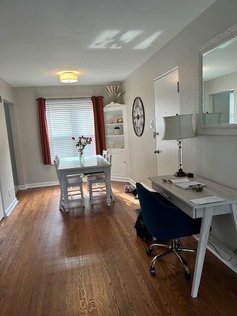 Building Photo - 6213 Nagel Ave Unit 1W