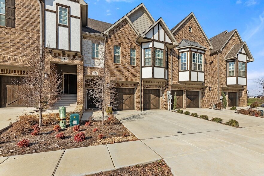 Photo - 2205 Southwick Dr