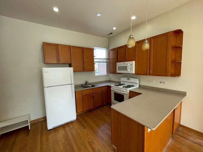 Photo - 2350 W Grand Ave