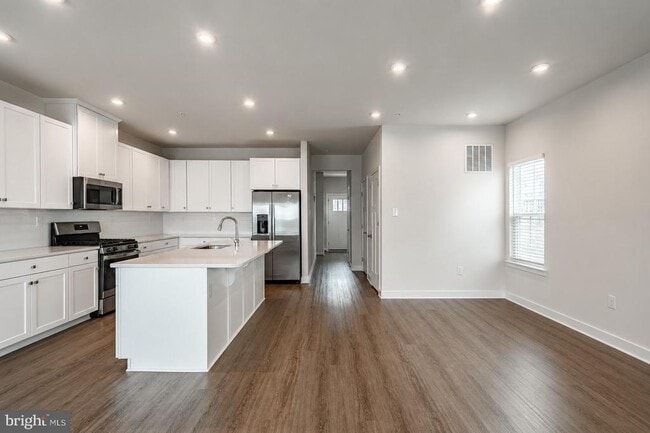 Photo - 208 Chase Dr