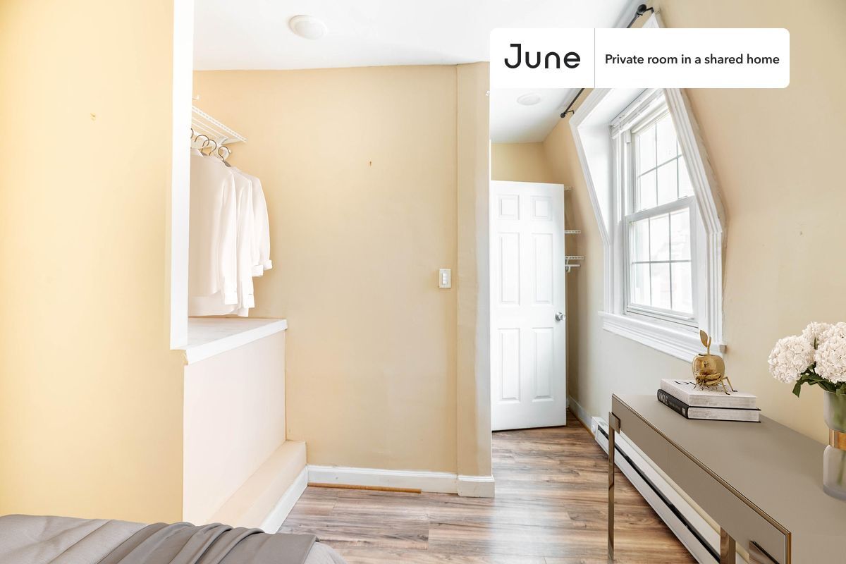 Private bedroom in 8 bed/3.5 bath Home - Private bedroom in 8 bed/3.5 bath Home