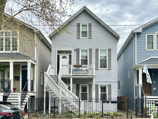 Building Photo - 1738 W Nelson St Rental