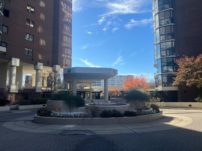 Photo - 1600 N Oak St