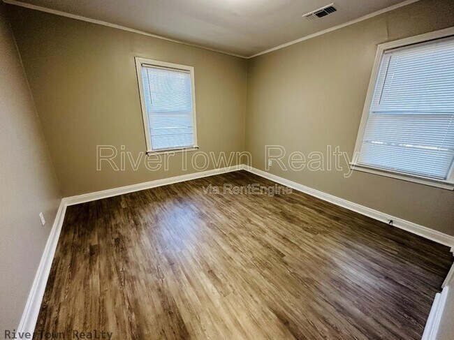 Photo - 1074 E Walthal Cir