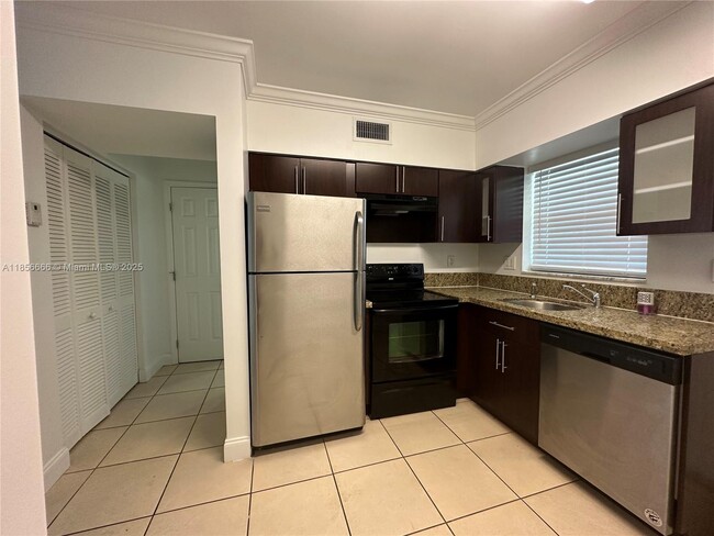Building Photo - 2536 Van Buren St Unit 4B Rental