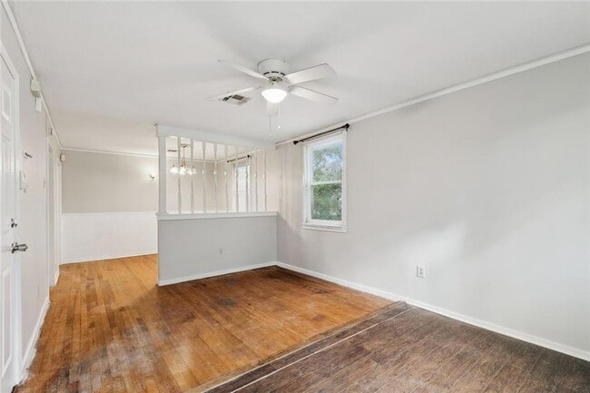 Photo - 5828 General Haig St