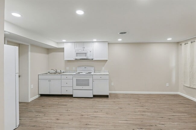 Photo - 100 Old York Rd Unit 100 Old York Rd. D