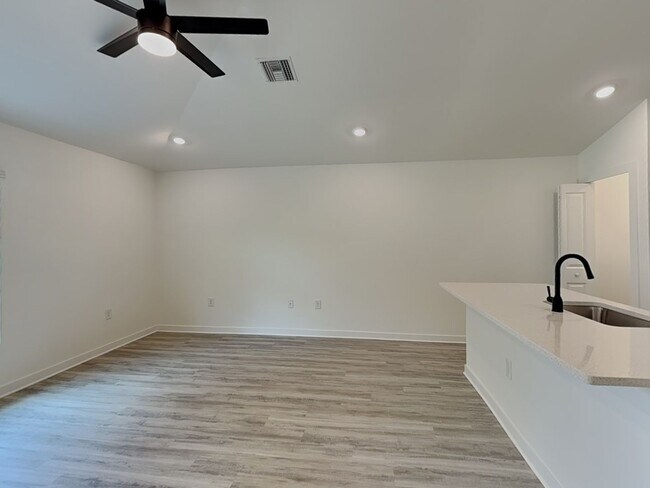 Photo - 2900 11th St W