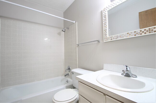 Photo - ALANSCO 1016 N 47 Ave