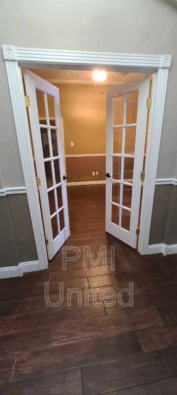 Photo - 3109 Blake St