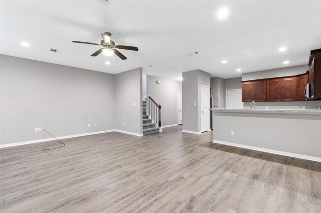 Photo - 124 Artesian Way