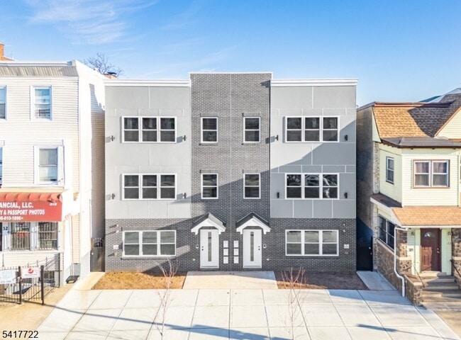 Building Photo - 34 Elizabeth Ave