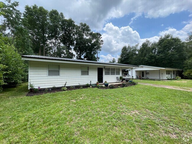 Building Photo - Modernized 3 Bedroom Rental